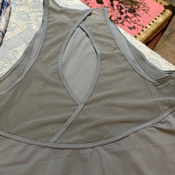 LOT of 2 - LULULEMON top sz 4 and 2 Bird leggings sz S - Picture 4 of 12